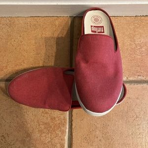 Adorable NEW Fitflops with open back